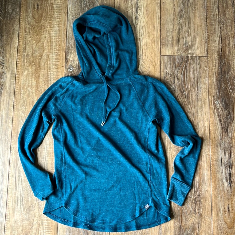 Women’s Under Armour hooded athletic top